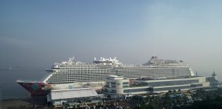 MS.Genting Dream Kapal Pesiar Penutup Di Tanjung Perak 2022
