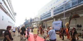 MS. Seabourn Sojourn Sandar Perdana di Pelabuhan Tanjung Perak