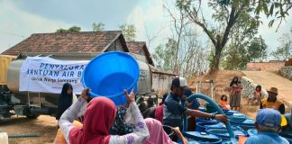 Alami Kekeringan, Pelindo Regional 3 Kirimi Air Bersih