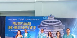 Kapal Pesiar Seven Seas Mariner Disambut Pagelaran Busana dan Pameran Batik