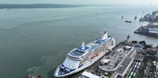 Seven Seas Voyager, Kapal Cruse Perdana Sandar Di Tanjung Perak