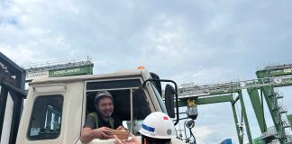 Dukung Program Pelindo Peduli, TTL Bagikan Paket Makanan