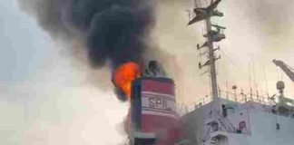 Kapal Verizon Muatan Kontainer Terbakar Di dermaga Berlian